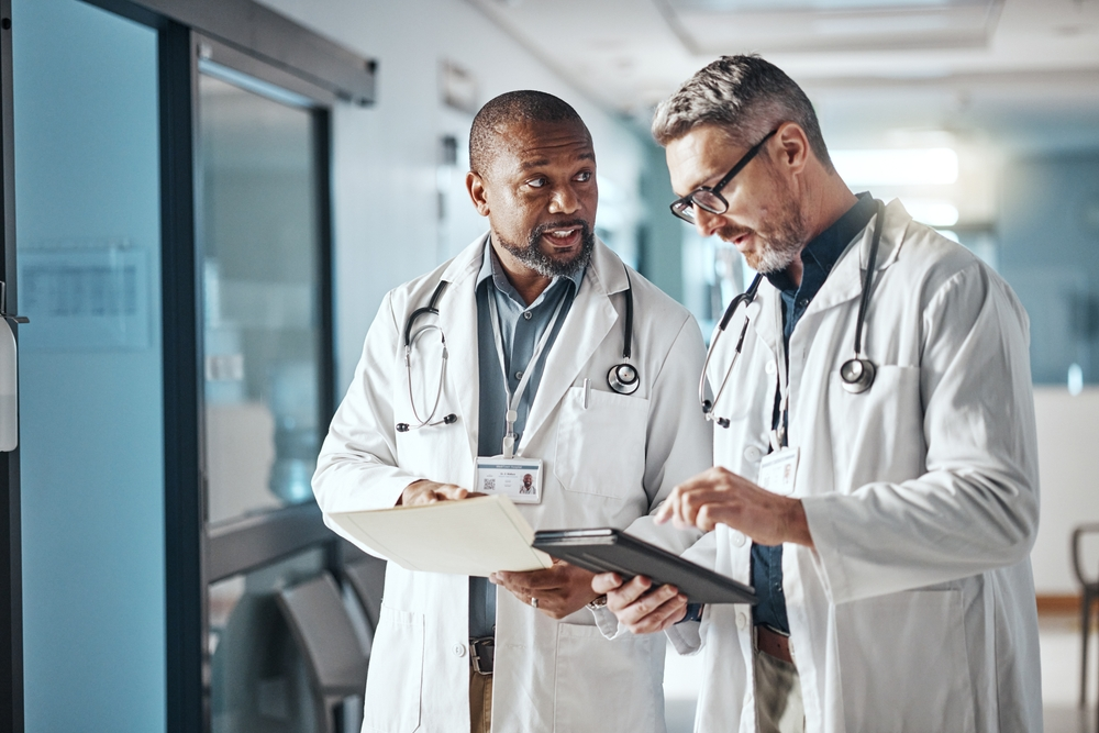 Doctors reviewing a case in the corridor